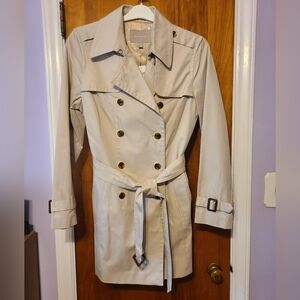 Banana Republic double-breasted trench coat, Size M, never worn, with tags